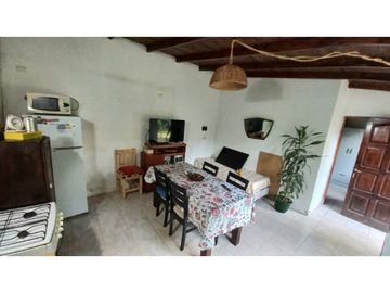 Casa en venta sobre terreno de 740 m2 totales. Cel. 223542----