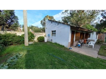 Casa en venta sobre terreno de 740 m2 totales. Cel. 223542----