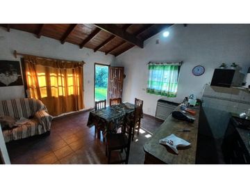 Casa en venta sobre terreno de 740 m2 totales. Cel. 223542----