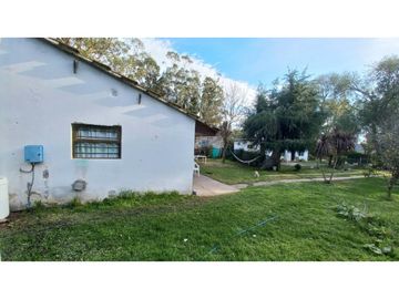 Casa en venta sobre terreno de 740 m2 totales. Cel. 223542----