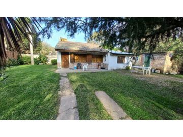 Casa en venta sobre terreno de 740 m2 totales. Cel. 223542----