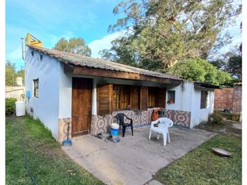 Casa en venta sobre terreno de 740 m2 totales. Cel. 223542----