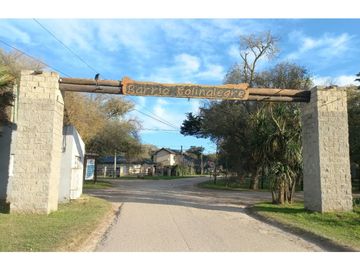 Casa en venta sobre terreno de 740 m2 totales. Cel. 223542----