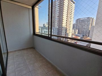 Grace Kelm Vende Depto impecable de 42 m2/ 1 dorm en suite C/bod en Santiago