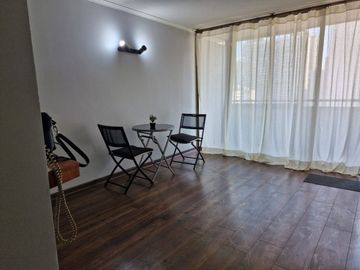 Grace Kelm Vende Depto impecable de 42 m2/ 1 dorm en suite C/bod en Santiago