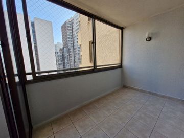 Grace Kelm Vende Depto impecable de 42 m2/ 1 dorm en suite C/bod en Santiago