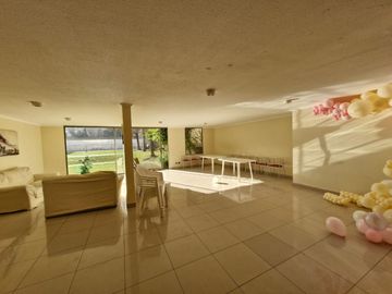 Grace Kelm Vende Depto impecable de 42 m2/ 1 dorm en suite C/bod en Santiago