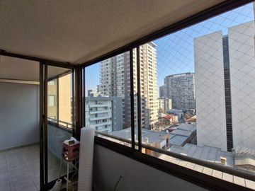 Grace Kelm Vende Depto impecable de 42 m2/ 1 dorm en suite C/bod en Santiago
