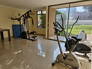 Grace Kelm Vende Depto impecable de 42 m2/ 1 dorm en suite C/bod en Santiago