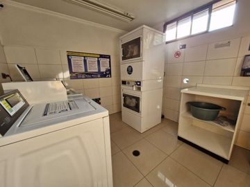 Grace Kelm Vende Depto impecable de 42 m2/ 1 dorm en suite C/bod en Santiago