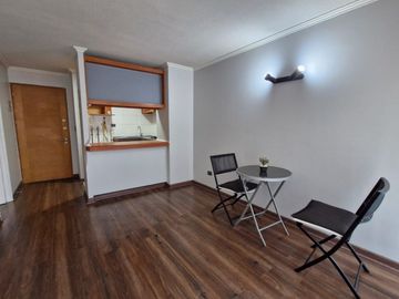 Grace Kelm Vende Depto impecable de 42 m2/ 1 dorm en suite C/bod en Santiago