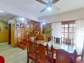 VENTA CASA 5 AMB PATIO Y COCHERA VILLA LUZURIAGA
