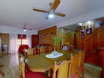 VENTA CASA 5 AMB PATIO Y COCHERA VILLA LUZURIAGA