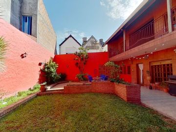 VENTA CASA 5 AMB PATIO Y COCHERA VILLA LUZURIAGA