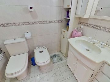 VENTA CASA 5 AMB PATIO Y COCHERA VILLA LUZURIAGA