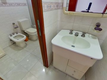 VENTA CASA 5 AMB PATIO Y COCHERA VILLA LUZURIAGA