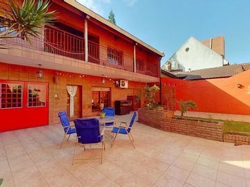 VENTA CASA 5 AMB PATIO Y COCHERA VILLA LUZURIAGA