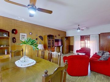 VENTA CASA 5 AMB PATIO Y COCHERA VILLA LUZURIAGA