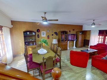 VENTA CASA 5 AMB PATIO Y COCHERA VILLA LUZURIAGA