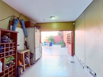 VENTA CASA 5 AMB PATIO Y COCHERA VILLA LUZURIAGA