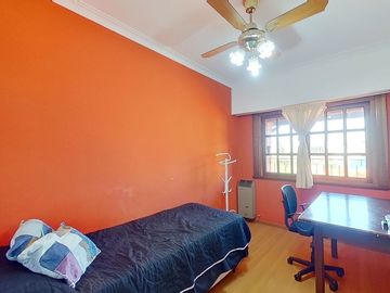 VENTA CASA 5 AMB PATIO Y COCHERA VILLA LUZURIAGA