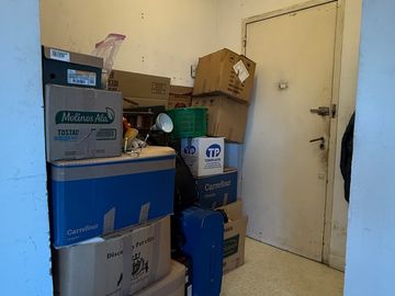 Departamento de 2 Ambientes  frente con ventanas  Apto profesional x Escalera