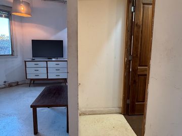 Departamento de 2 Ambientes  frente con ventanas  Apto profesional x Escalera