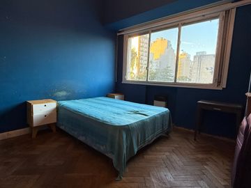 Departamento de 2 Ambientes  frente con ventanas  Apto profesional x Escalera