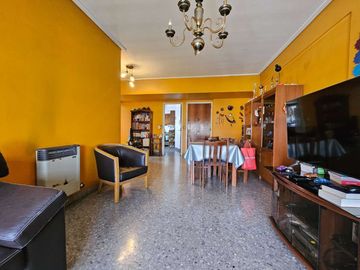 Venta depto frente 3 ambientes cochera Mataderos
