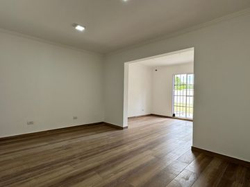 QUINTA A ESTRENAR EN VENTA LOTE 1600 LA REJA