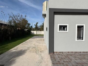 QUINTA A ESTRENAR EN VENTA LOTE 1600 LA REJA