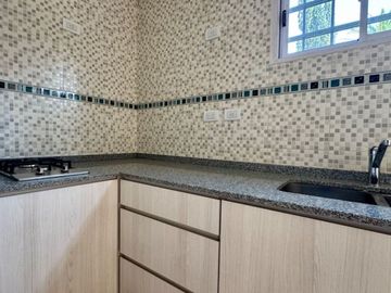 QUINTA A ESTRENAR EN VENTA LOTE 1600 LA REJA
