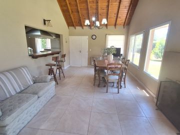 VENTA CASA 4 AMBIENTES COUNTRY BANCO PROVINCIA