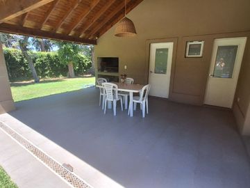 VENTA CASA 4 AMBIENTES COUNTRY BANCO PROVINCIA