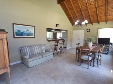 VENTA CASA 4 AMBIENTES COUNTRY BANCO PROVINCIA