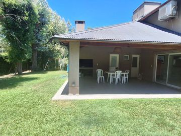 VENTA CASA 4 AMBIENTES COUNTRY BANCO PROVINCIA