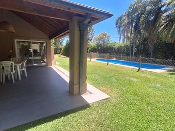 VENTA CASA 4 AMBIENTES COUNTRY BANCO PROVINCIA