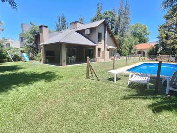 VENTA CASA 4 AMBIENTES COUNTRY BANCO PROVINCIA