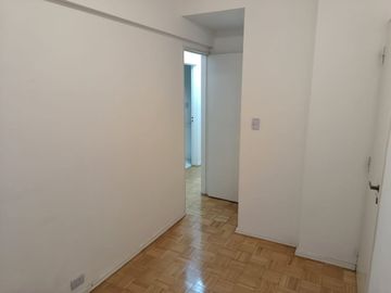 Venta depto 3 ambientes Recoleta escritorio balcón