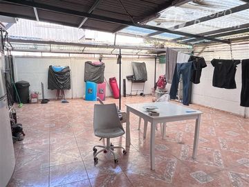 Casa en Venta en Av. Pajaritos con uno Sur