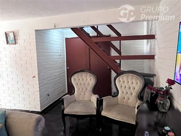 Casa en Venta en Av. Pajaritos con uno Sur