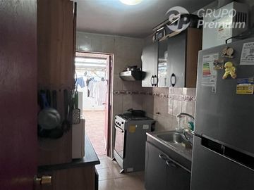 Casa en Venta en Av. Pajaritos con uno Sur