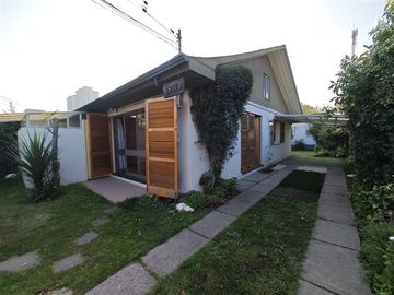 Casa en Venta en Preciosa casa en pasaje cerrado Av Macul / Los Plátanos Próxima Estación De Metro