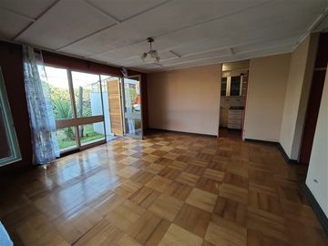 Casa en Venta en Preciosa casa en pasaje cerrado Av Macul / Los Plátanos Próxima Estación De Metro