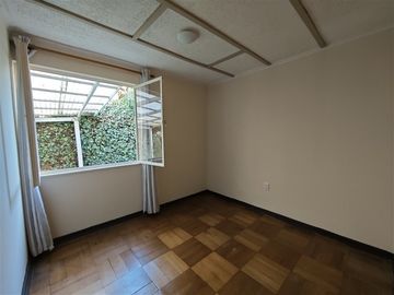 Casa en Venta en Preciosa casa en pasaje cerrado Av Macul / Los Plátanos Próxima Estación De Metro