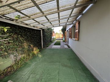 Casa en Venta en Preciosa casa en pasaje cerrado Av Macul / Los Plátanos Próxima Estación De Metro