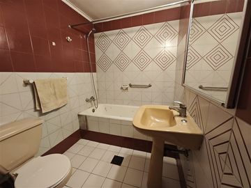 Casa en Venta en Preciosa casa en pasaje cerrado Av Macul / Los Plátanos Próxima Estación De Metro