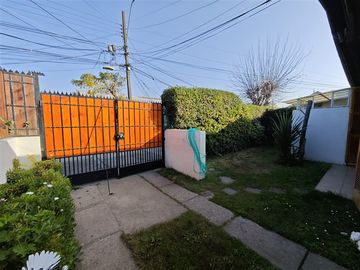 Casa en Venta en Preciosa casa en pasaje cerrado Av Macul / Los Plátanos Próxima Estación De Metro