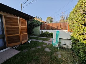 Casa en Venta en Preciosa casa en pasaje cerrado Av Macul / Los Plátanos Próxima Estación De Metro