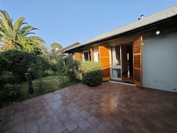 Casa en Venta en Preciosa casa en pasaje cerrado Av Macul / Los Plátanos Próxima Estación De Metro